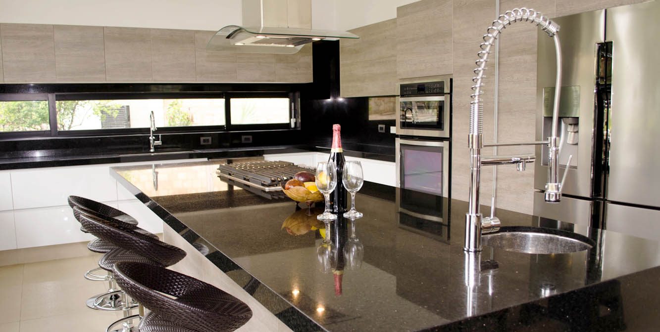 Cocina Isla madera – Remodela Cocinas Integrales